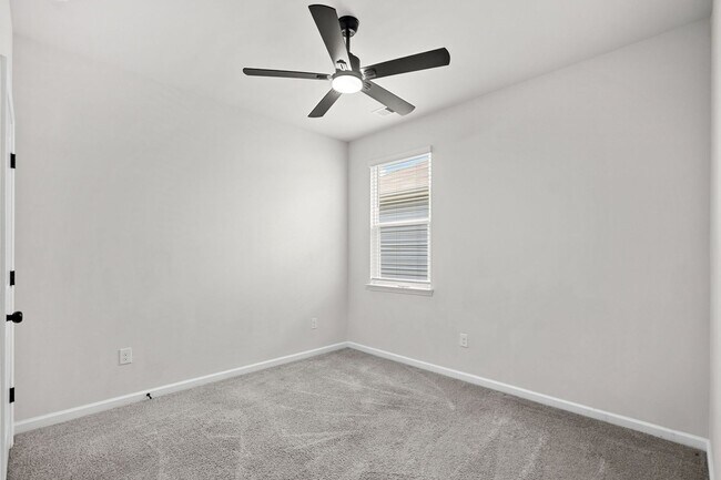Building Photo - Modern 4BR Home with Screened Porch & Pond Views | Sun Colony, Longs SC