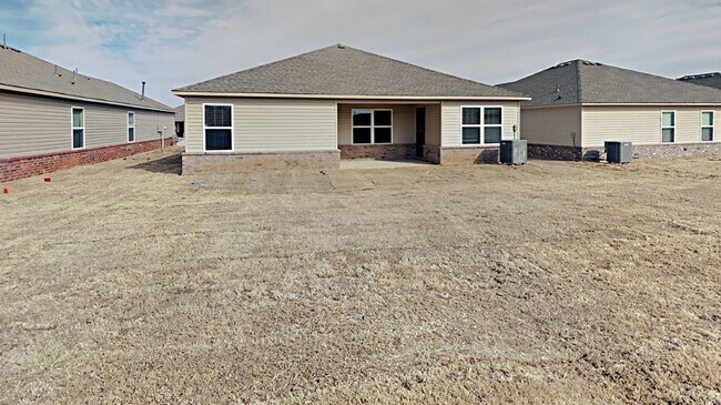 Building Photo - Very Nice 4 Bedroom 2 Bath Home in Yukon Schools