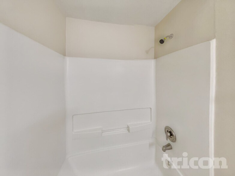 Building Photo - 823 Lightningbug Ln