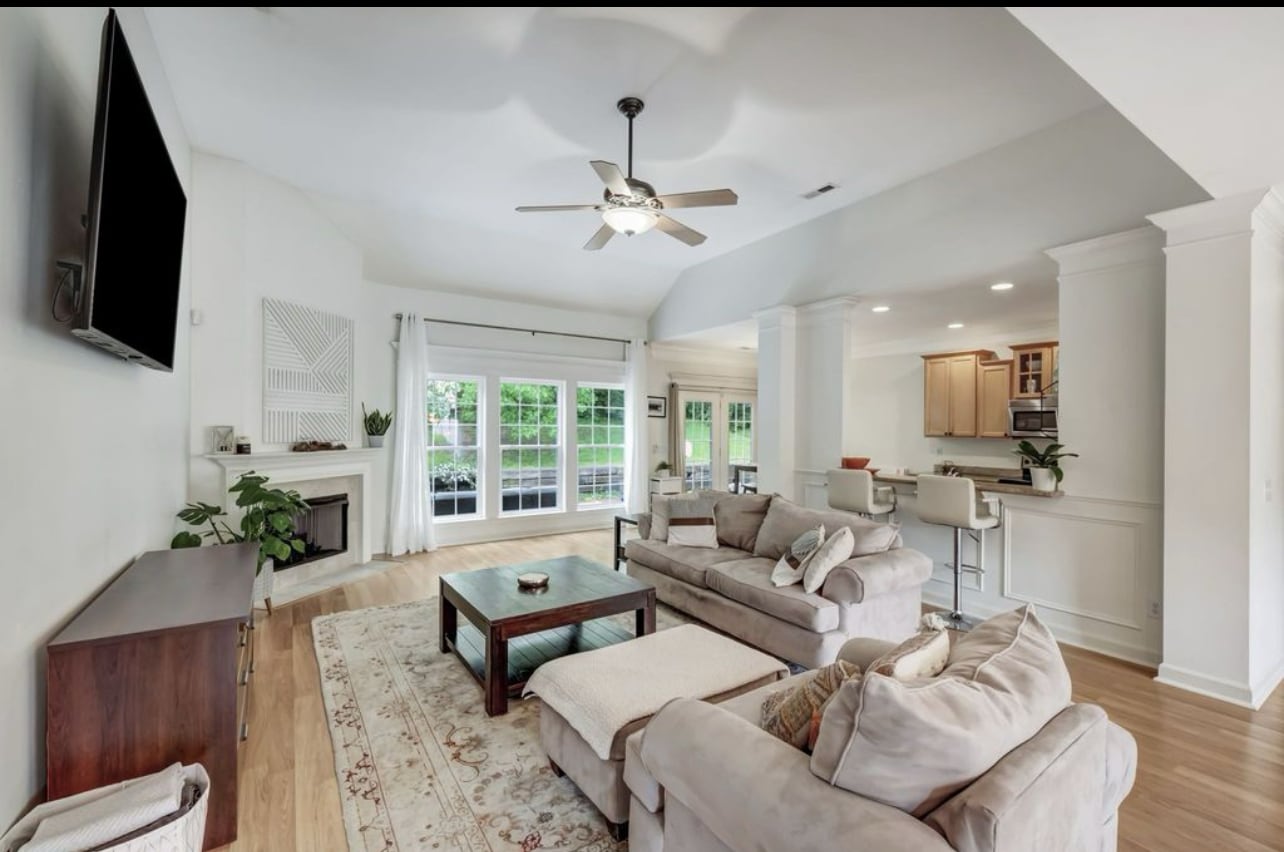 Building Photo - 6925 Sunnywood Dr