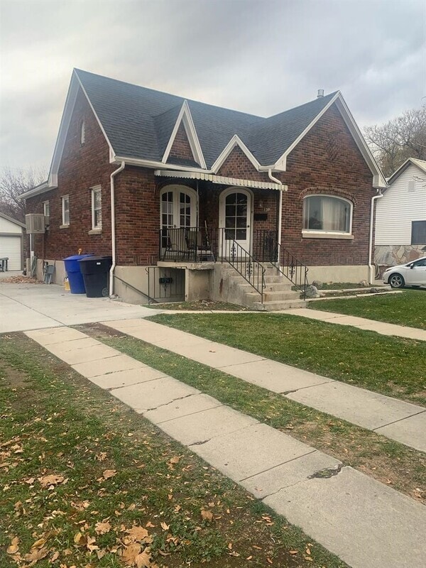 Primary Photo - 137 N Tremont St