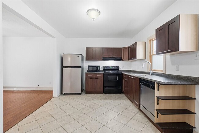 Building Photo - 112 Dewitt St