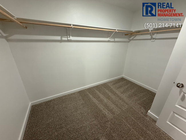 Building Photo - 110 E Fredonia Ct