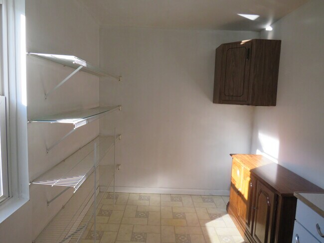 Building Photo - 2002 Cottage Ave