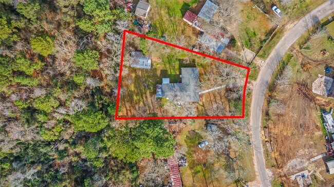 Building Photo - 16643 Lake Cir