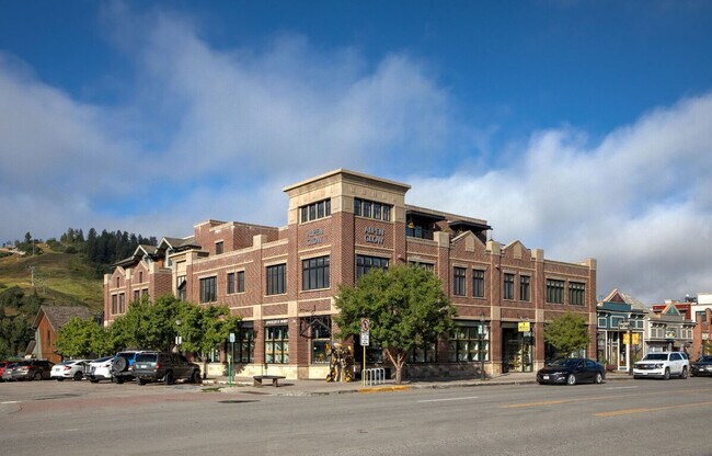 Building Photo - 628 Lincoln Ave