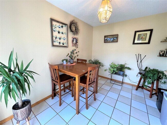 Building Photo - 1933 Northwestern Ave