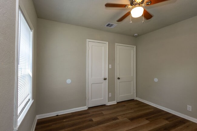 Building Photo - Beautiful 2 Bedroom / 1 Bathroom home in B...
