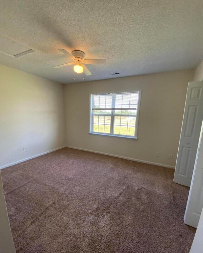 Building Photo - 601 Peletier Loop Rd