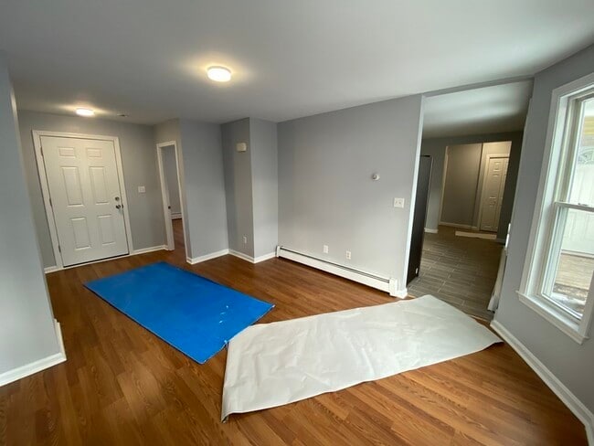 Building Photo - 9 Sanderson Pl