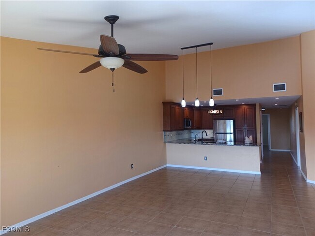 Building Photo - 5515 SW 12th Ave