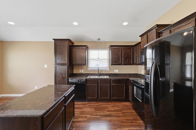 Building Photo - 2484 Horse Shoe Dr
