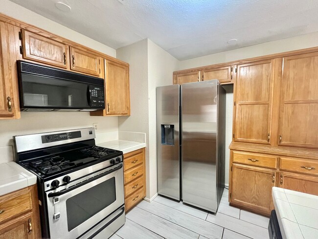 Building Photo - **$500 OFF MOVE IN BY 07/31/2026**Gorgeous 4 Bedroom Home with Pool & Spa Located in The Lakes
