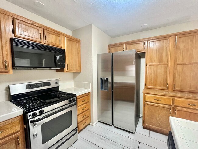 Building Photo - **$500 OFF MOVE IN BY 08/07/2026**Gorgeous 4 Bedroom Home with Pool & Spa Located in The Lakes