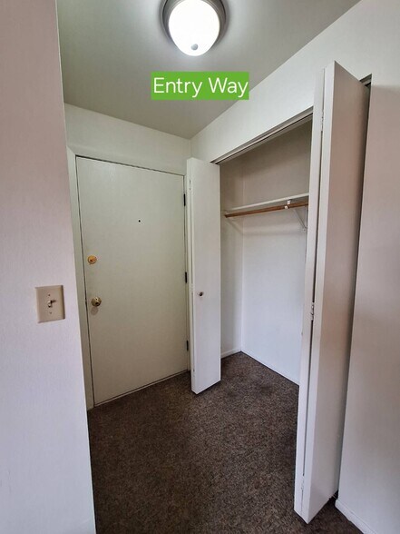 Building Photo - 1215 W Beckert Rd