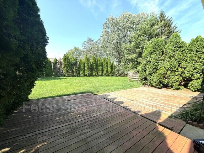 Building Photo - 417 Surrey Dr