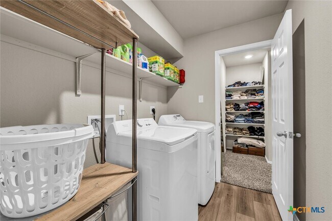 Building Photo - 1207 Prospector Trl