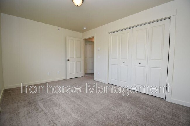 Building Photo - 807 W Villard St
