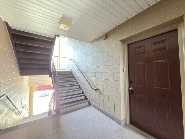 Building Photo - 9569 Coggs Bill Dr