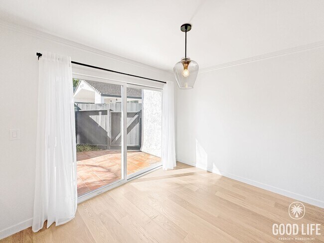 Building Photo - Modern Coastal Living in Solana Beach