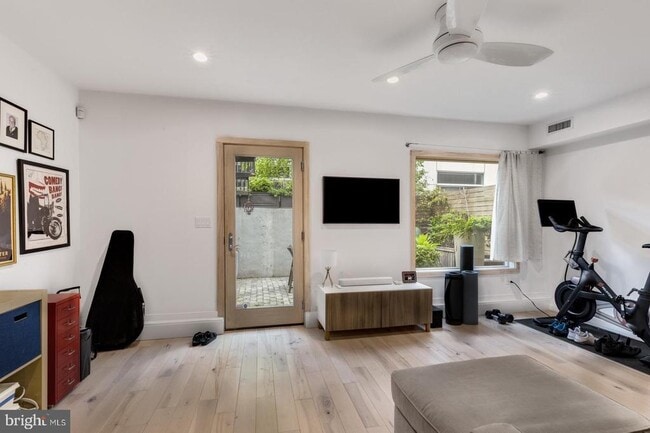 Building Photo - 1108 N Bodine St