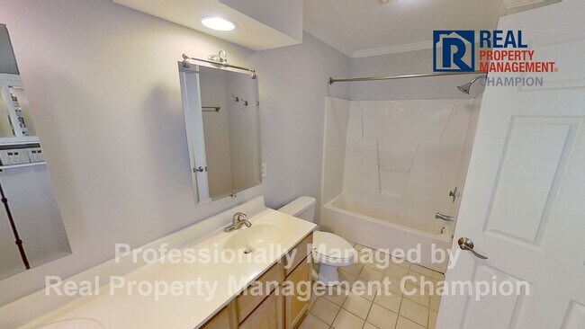 Building Photo - Fabulous End Unit Townhome with Three Master Bedrooms