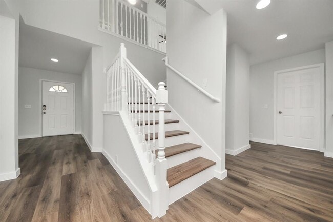 Building Photo - 2703 Edgewick Elm St