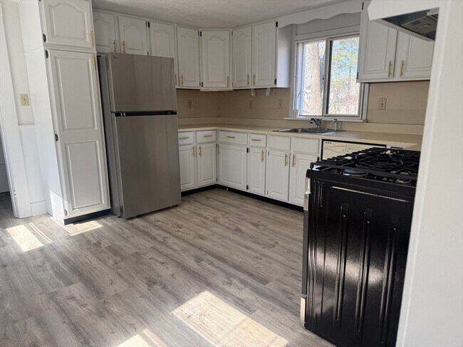 Building Photo - 12 Lincoln Pl