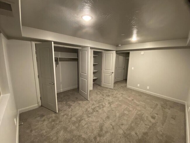 Building Photo - 128 Lone Rock Dr