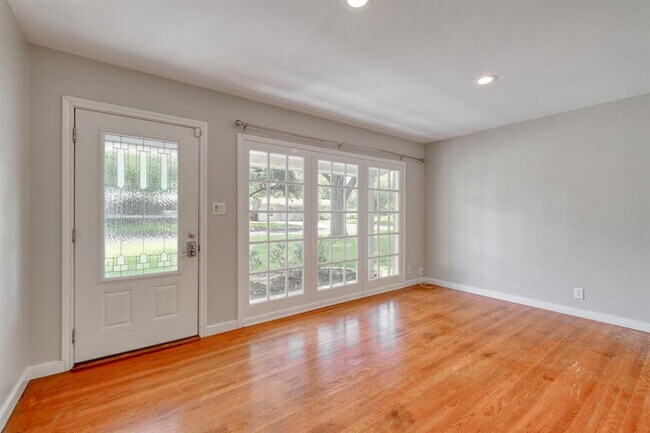 Building Photo - 8202 Polar Dr