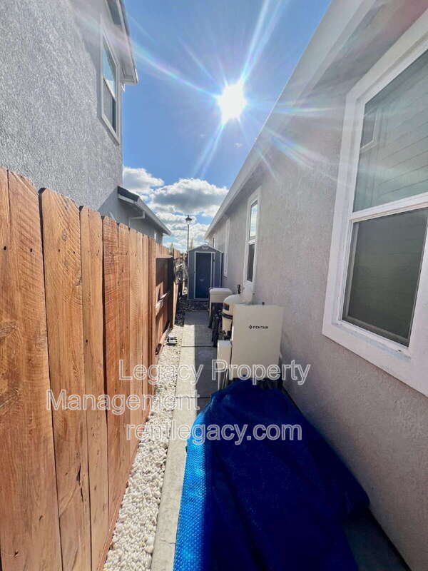 Building Photo - 436 Rose St