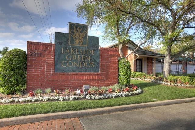 Building Photo - 2211 S Kirkwood Rd