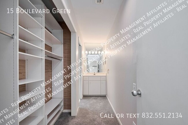 Building Photo - 15 Boulevard Green