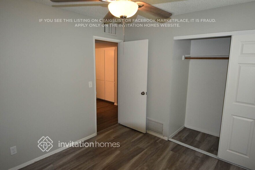 Building Photo - 3321 W Laurel Ln
