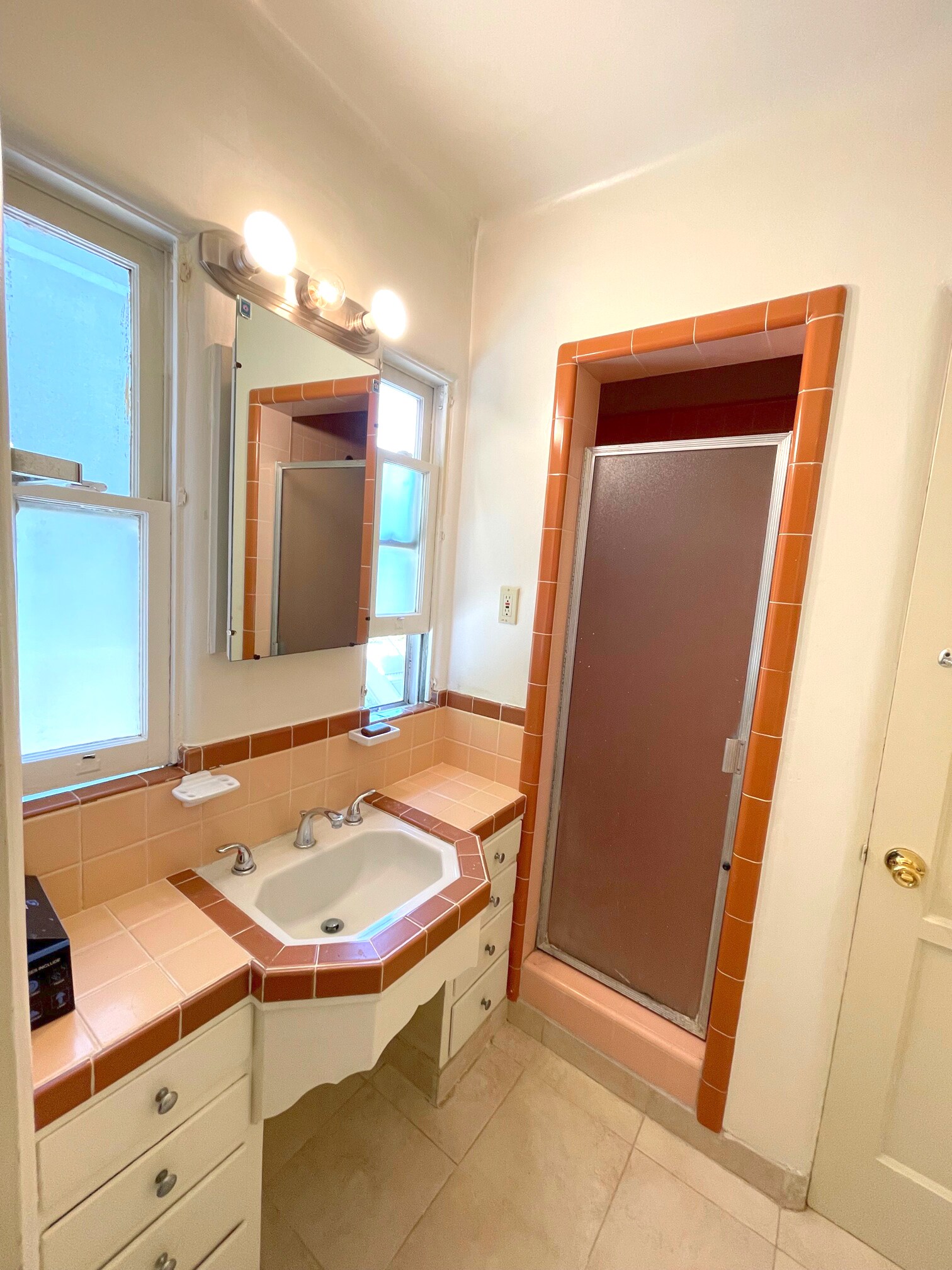 Building Photo - 1700 Don Carlos Ave