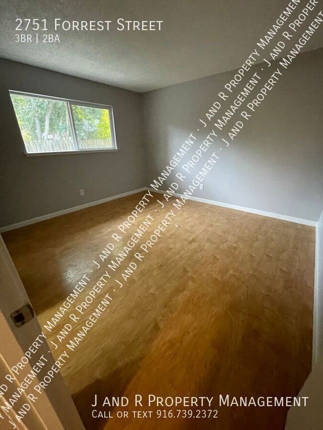 Building Photo - 2751 Forrest St