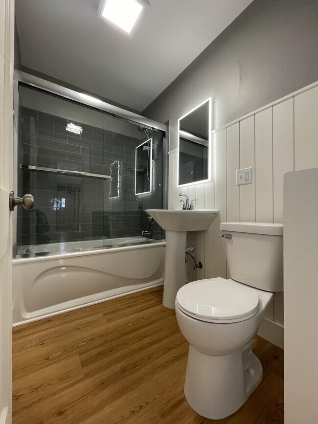 Building Photo - 4059 Brunswick Ave S