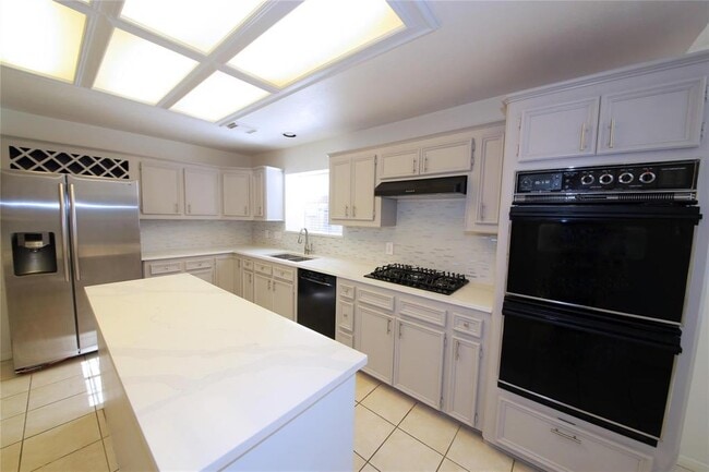 Building Photo - 14814 Forest Trails Dr
