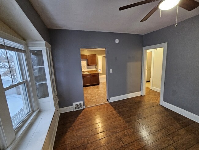 Building Photo - 4915 E 109th St