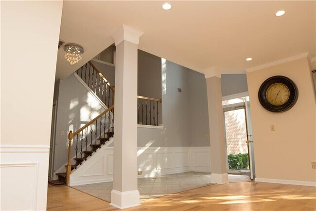 Building Photo - 5025 Baywood Dr