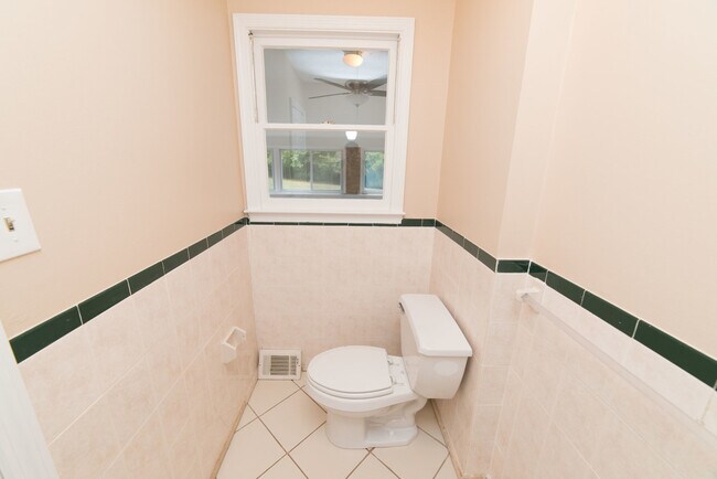 Building Photo - 440 Cricket Ln