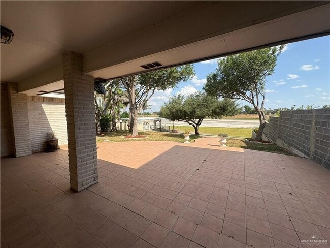 Building Photo - 15 Rio Grande Dr