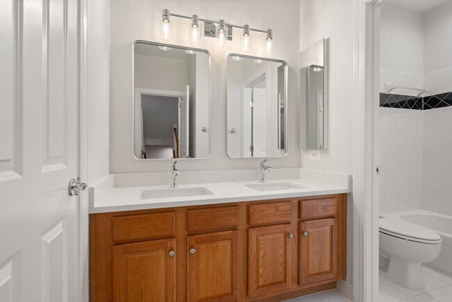 Building Photo - Stunning 4 level detached home close to the Mosaic District in Fairfax!