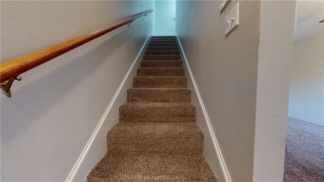 Building Photo - 306 Cherry St