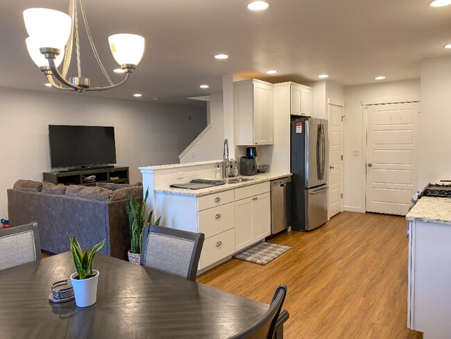 Building Photo - 1589 NW 5th Ave