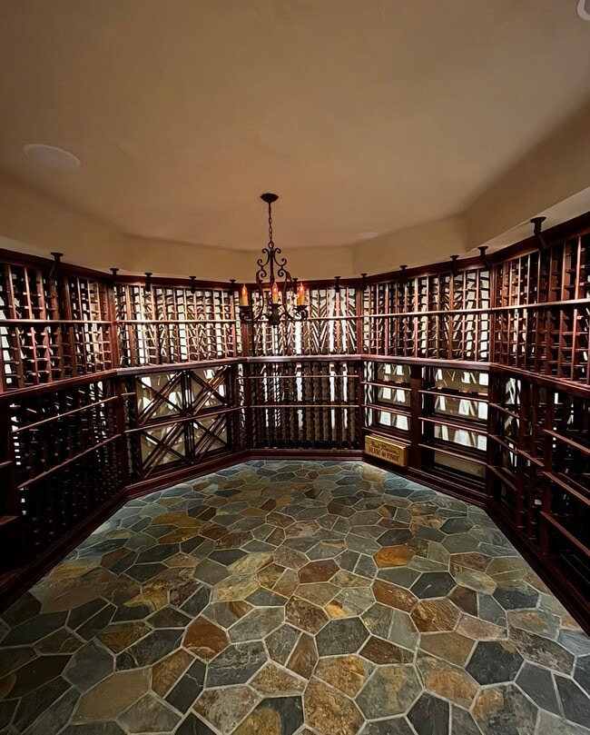 Building Photo - 310 N Prairie Ave