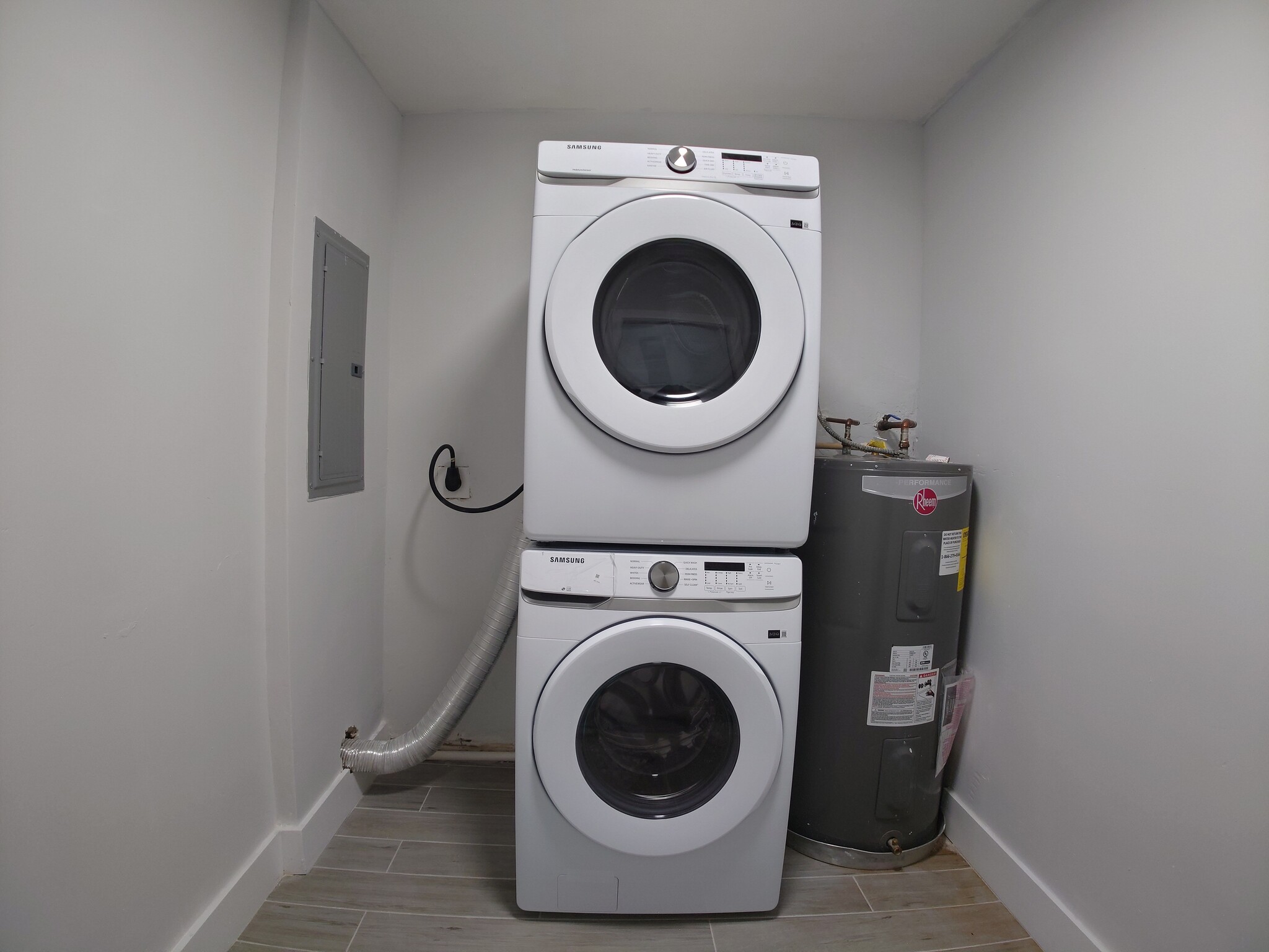 Shared Laundry Room - 141 NE 183rd Ter