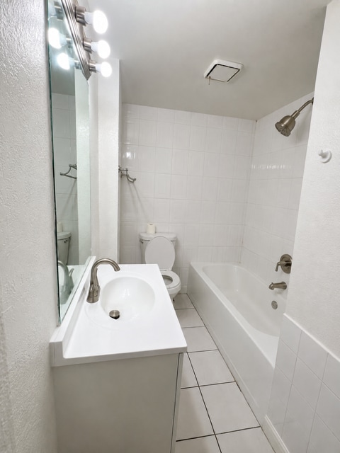 Building Photo - 2573 SW 21st Ave