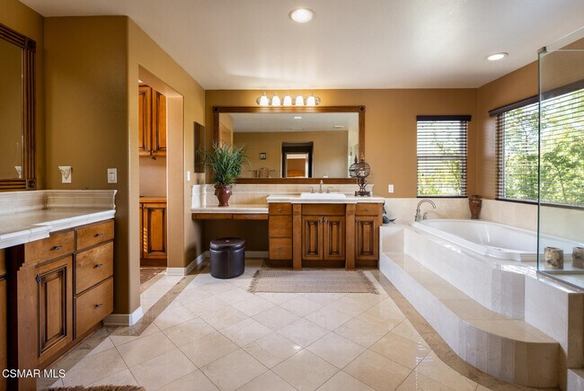 Building Photo - 1508 Warmsprings