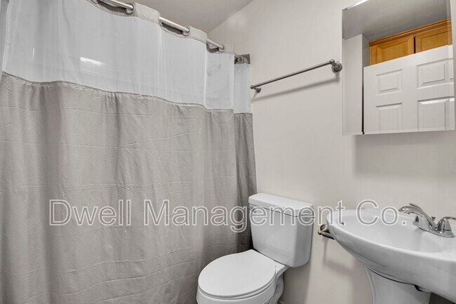 Building Photo - 9105 Rosedale Dr